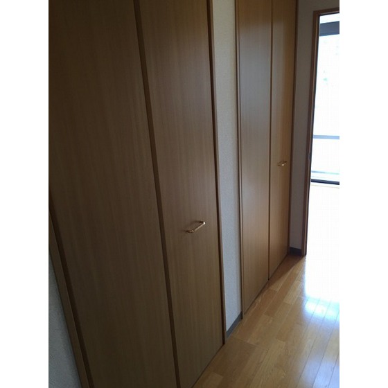 プリマヴェーラ問屋町 クローゼット2つ