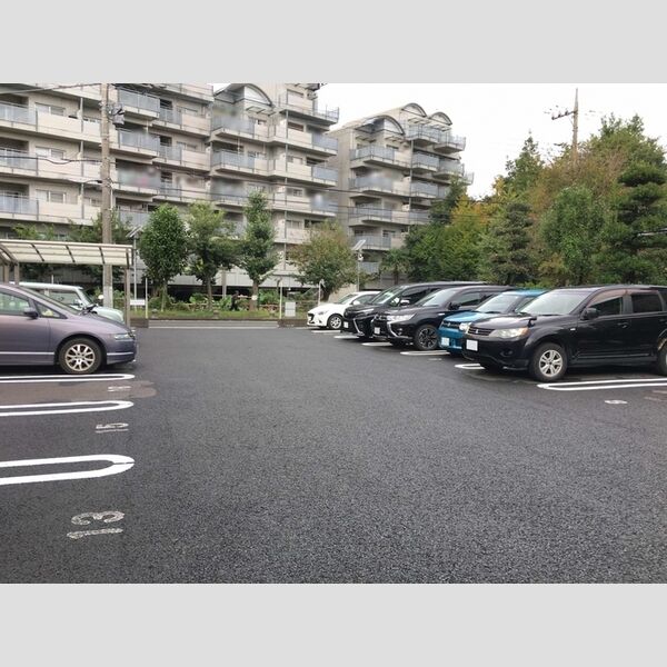 プリマヴェーラ 敷地内駐車場です。