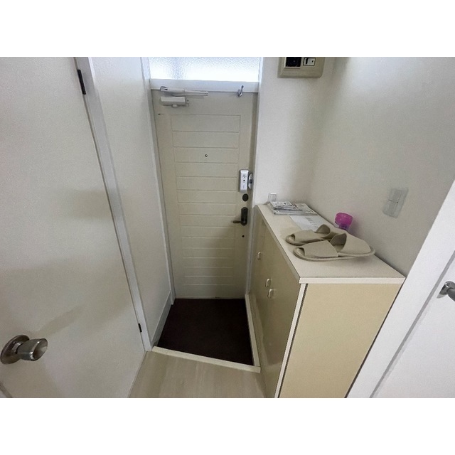 キャロットハウス岸町202号室 玄関