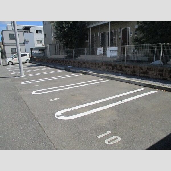 グレイスコート101号室 駐車場