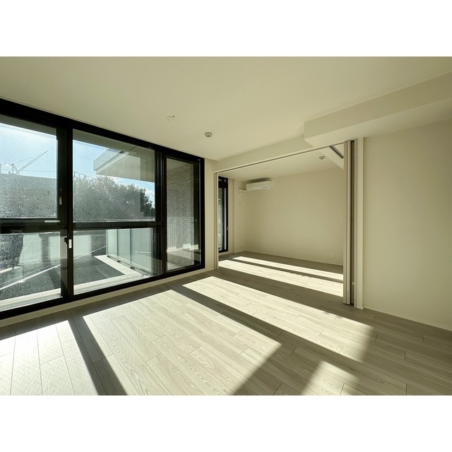 ザ・ケンジントン・レジデンス上池台0205号室 リビングダイニングからベッドルーム