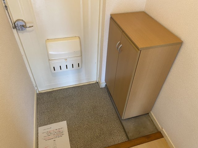 鵠沼岡田ビル 下駄箱付いてます。