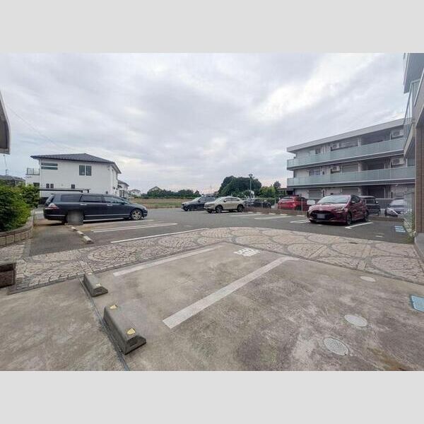 ファルツ大宮 駐車場