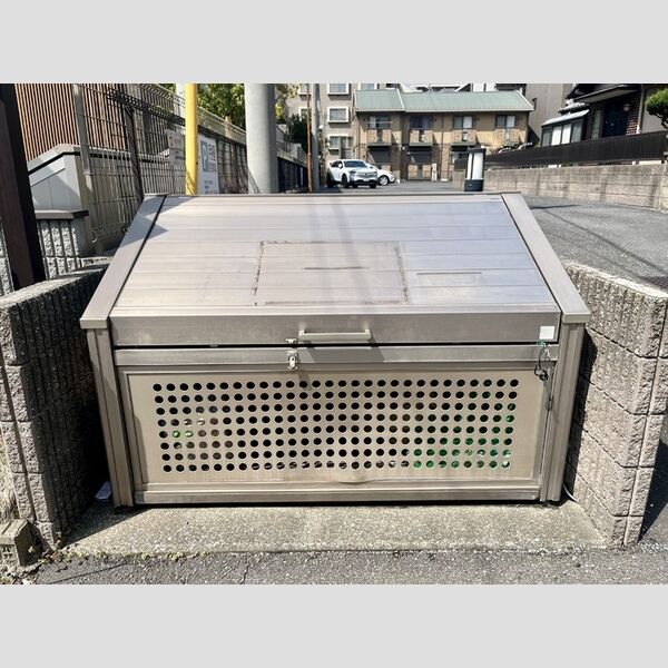 プロシード西船202号室 ゴミステーション