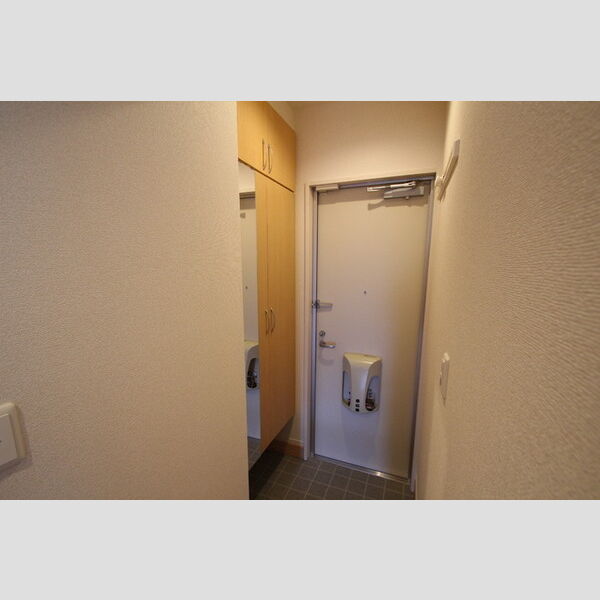 プランドールF 玄関