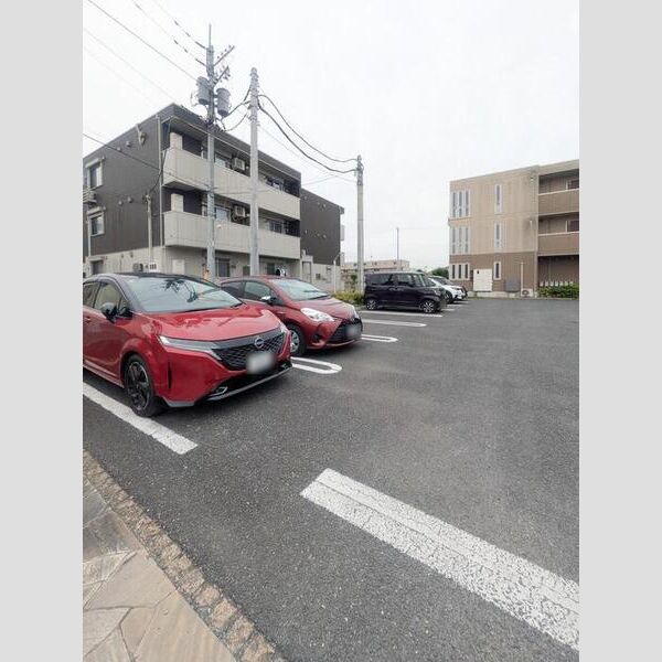 ガレリア西大宮208号室 駐車場