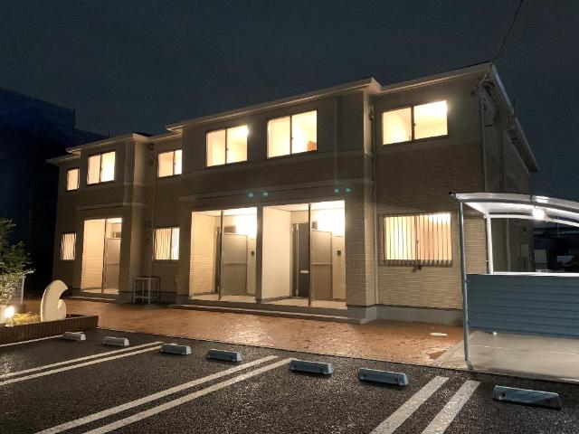 グローリア湘南 外観写真（夜）