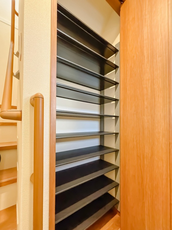 アイビスコートⅡ2階 玄関収納