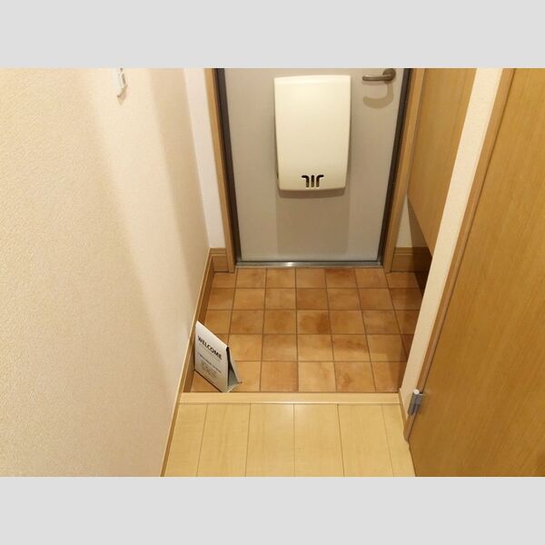 シュトラルヴェヌス102号室 玄関