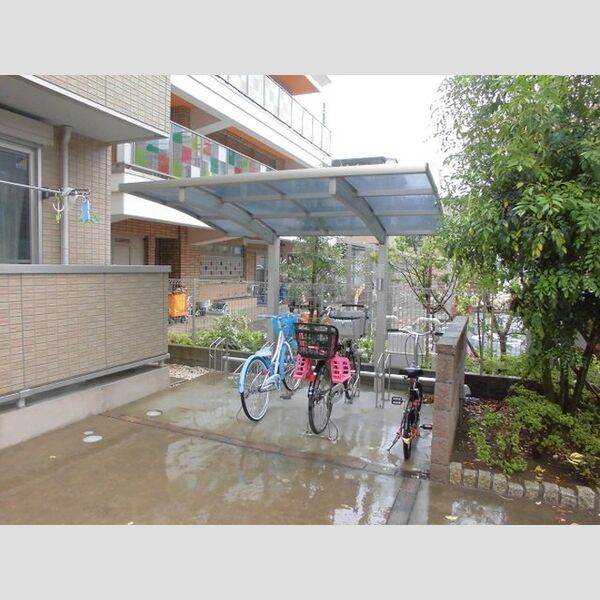 ソレーユ102号室 駐輪場