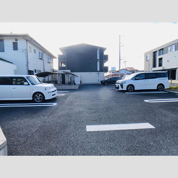 グレイスレジデンス中央 駐車場