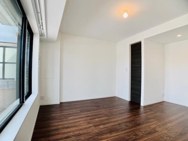 ＥＶＥＲＴＯＷ　ＣＨＯＪＡＭＡＲＵ2階 リビング