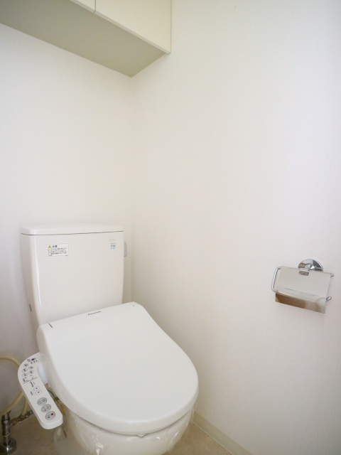 プラウドフラット目黒行人坂402号室 トイレ