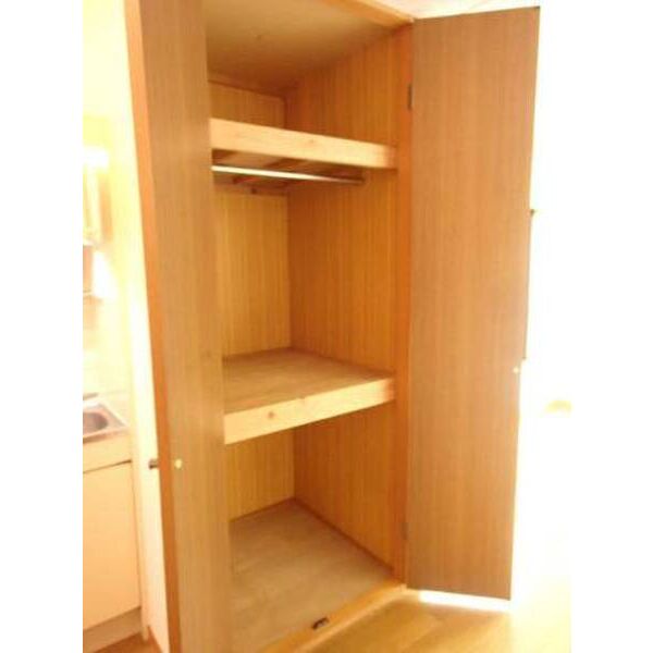 エイティーンハイツ 収納