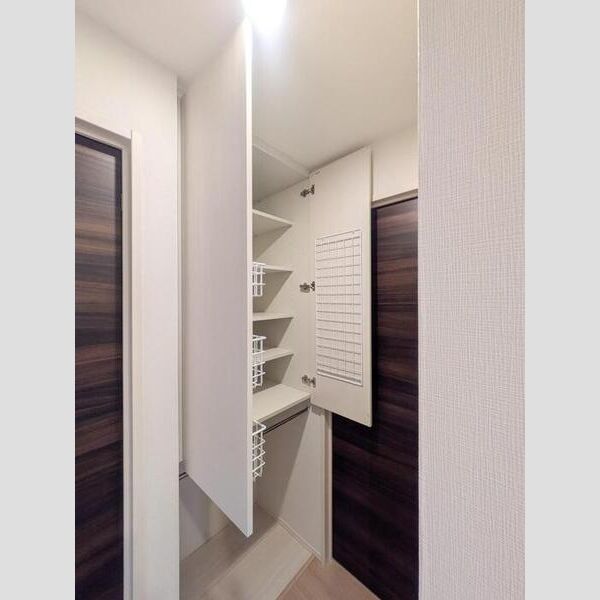 ヴァンヴェール碧201号室 ペットスペース上物入れ