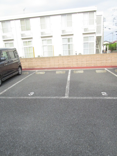 サンヴィアーレ湘南2階 駐車場