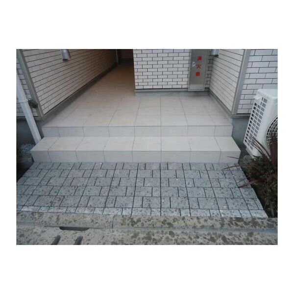 トラム・リビオン エントランス