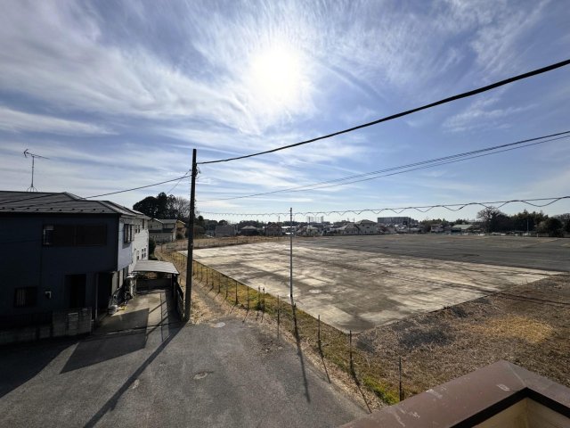 柏市みどり台 戸建 ◆ 近くに建物がなく開放感のある眺望。隣家が1方向の三方角地