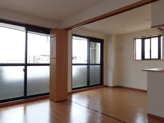 スカイヒルズ00403号室 リビング