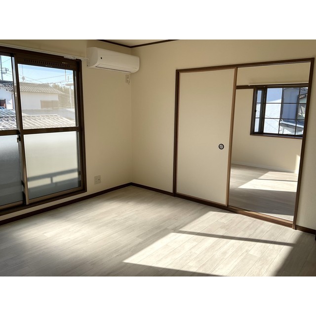 グランデュール瀬戸岡201号室 内観