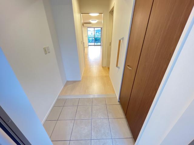 フィオーレ西平山102号室 玄関