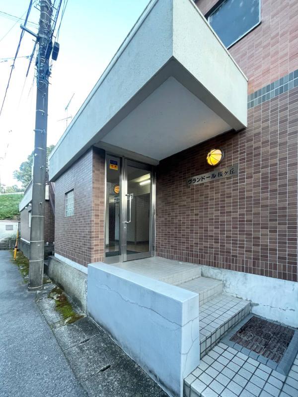 ヴランドール桜ヶ丘1階 エントランス