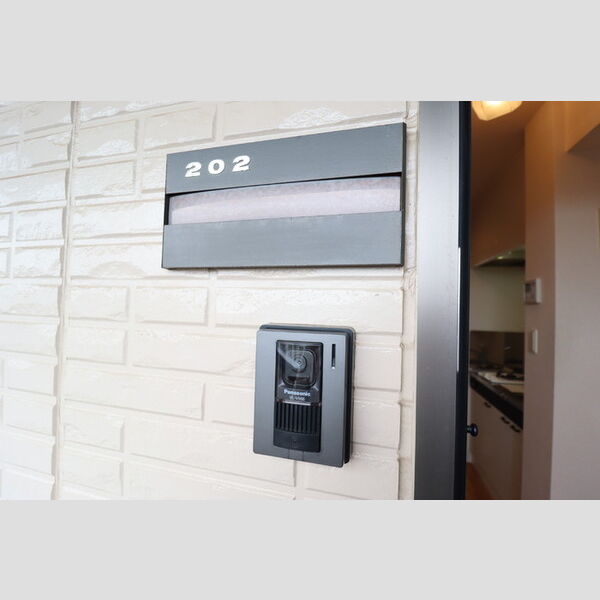 メゾンコリーヌ202号室 モニター付きインターホン