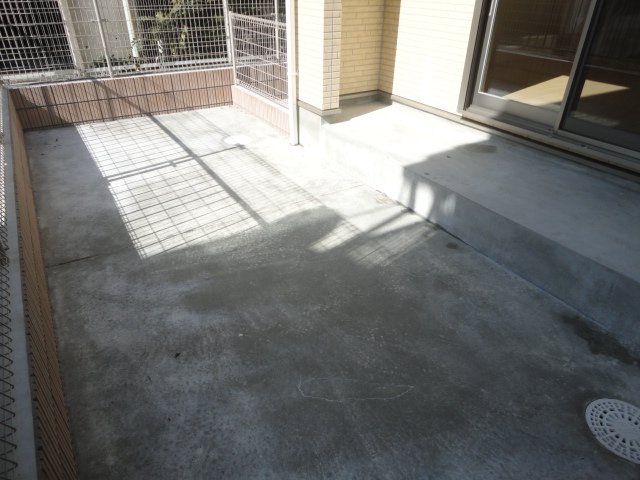 ＢＥＬＬ　ＧＲＡＣＥ（ベル　グラース）103号室 専用庭