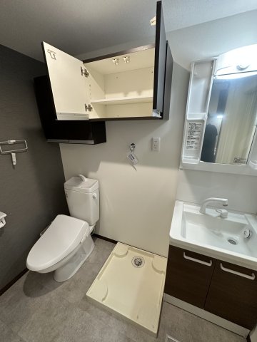 グラシア長津田104号室 洗面所に独立洗面台・トイレ・室内洗濯機置場があります！
