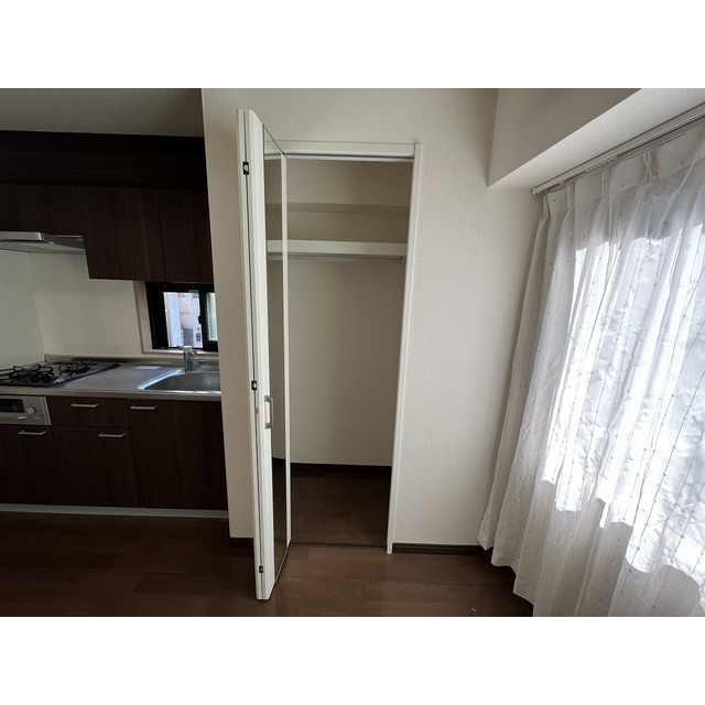 山口ビル 鏡付きのクローゼット♪