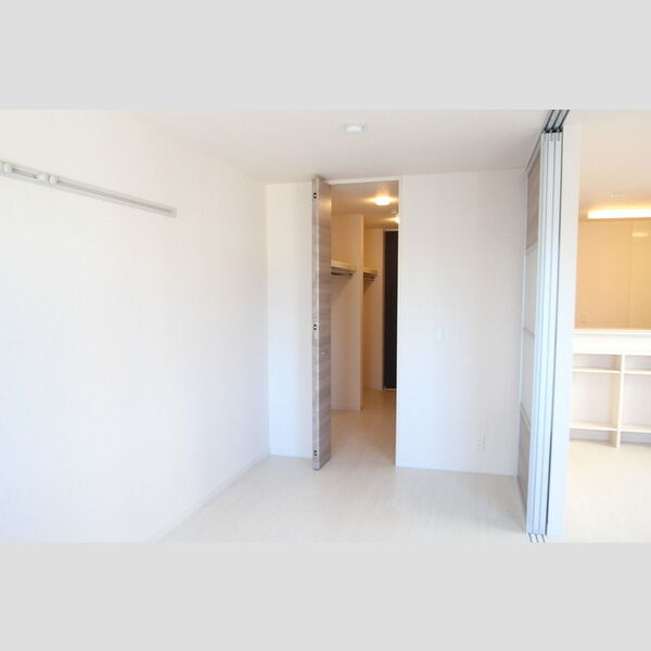 ラピュタ　ウイングス205号室 ウォークスルークローゼットがあります!