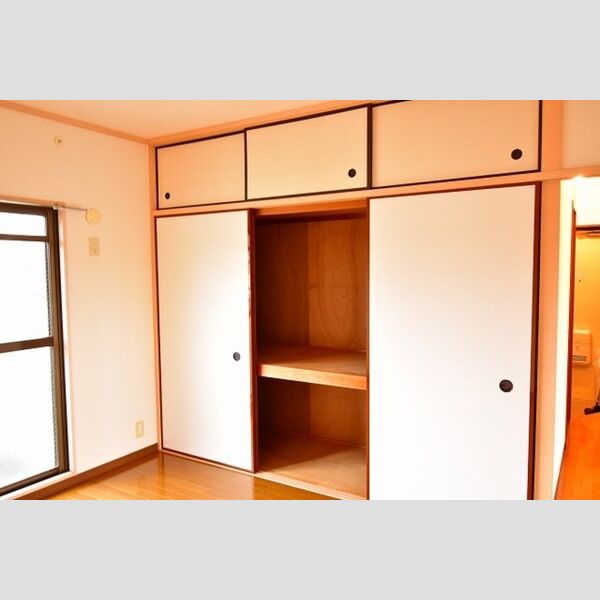 ラ・リヴィエールⅢ203号室 押し入れ