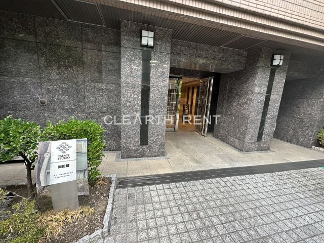 パレステュディオ飯田橋12階 ☆広々とした緑豊かなエントランス☆