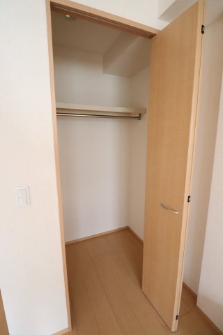 ジェノヴィア原木中山0413号室 収納