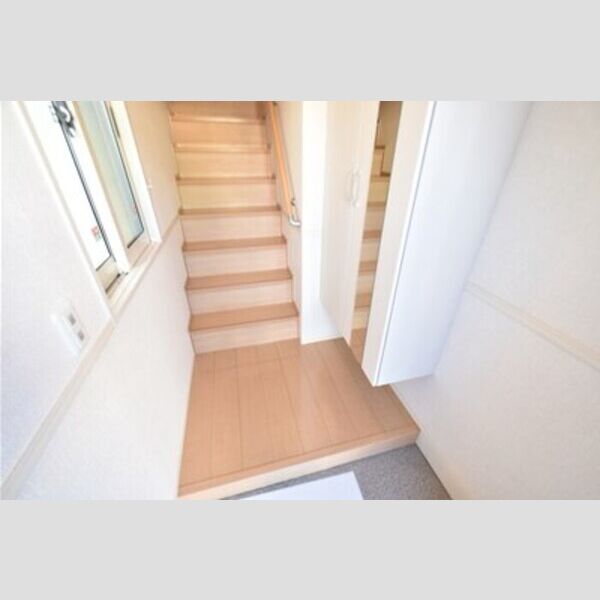 ザ・パーシモン　B201号室 玄関