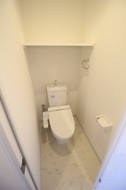 音楽マンション セレナーデ東長崎4階 トイレ