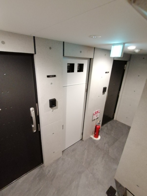 CREAL上野2階 共用廊下部分