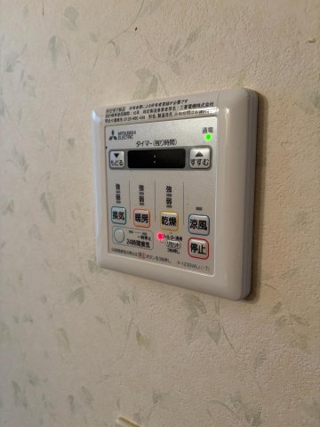 東村山市久米川町戸建て 寒い日や暑い日の入浴にも便利な浴室乾燥機です。