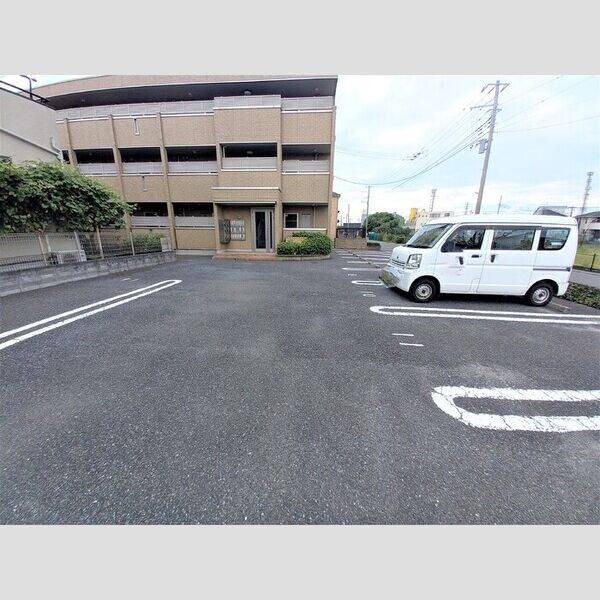 シャルム 駐車場