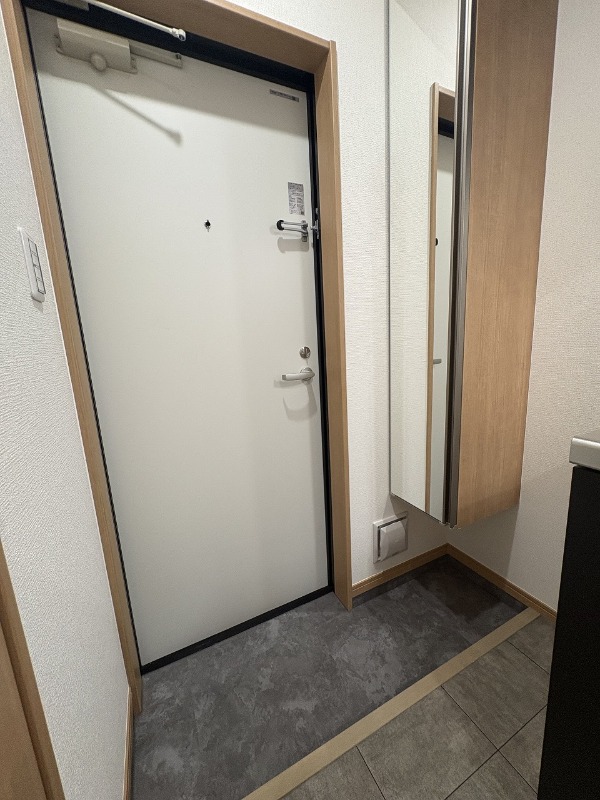 B.2階 玄関