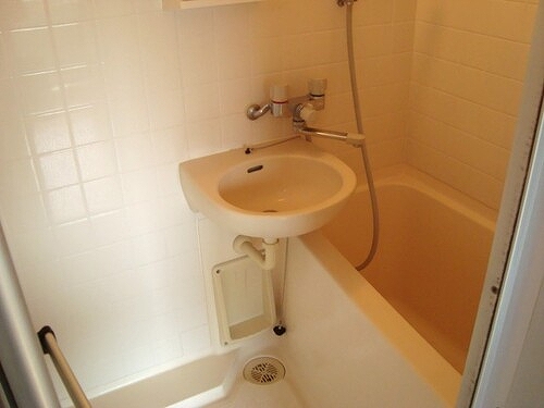 カルトゥーシュ芦花 浴室　※2012年4月撮影