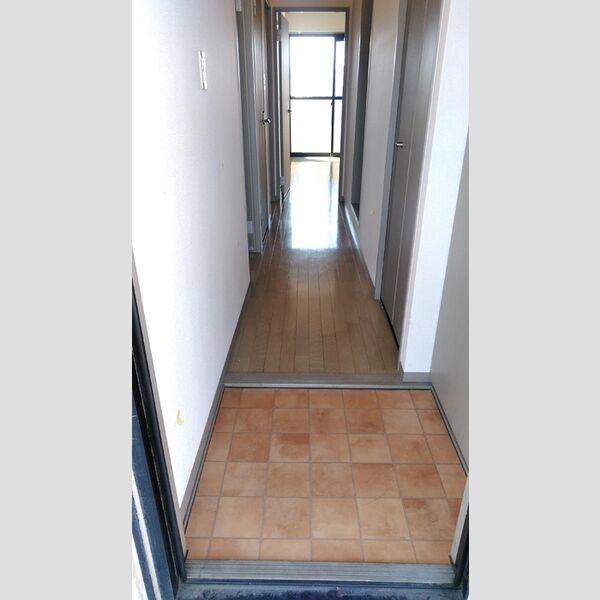 ルミエール岡本 玄関