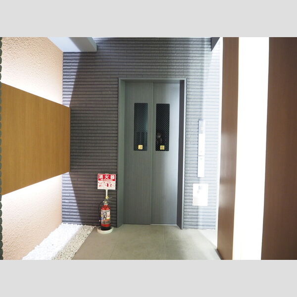 charcoal エレベーター