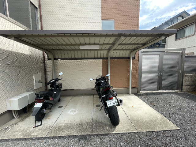ブラウンヒルＡ 駐車場
