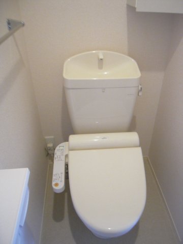 ソレアード大倉山0203号室 トイレ