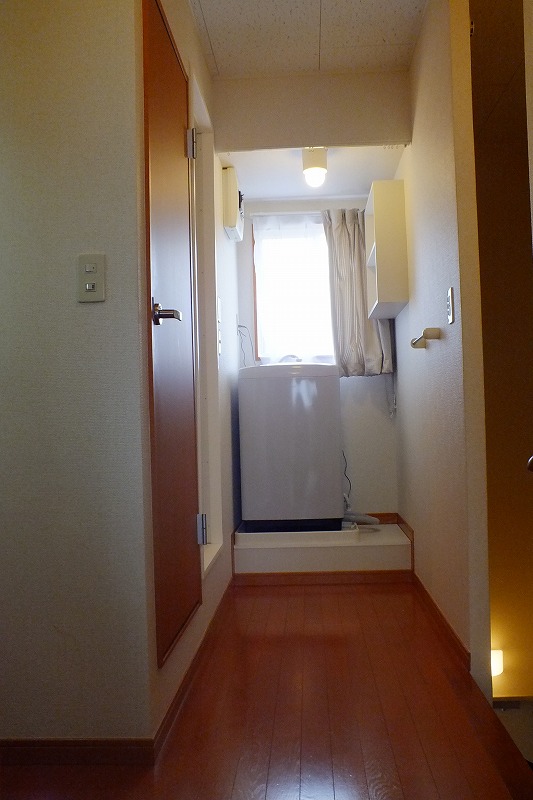 レオパレスザーリア 玄関