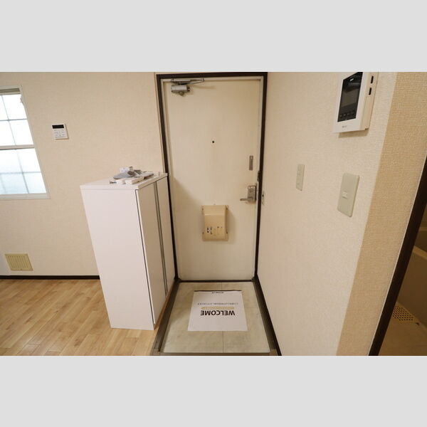 ドミール穴川 玄関