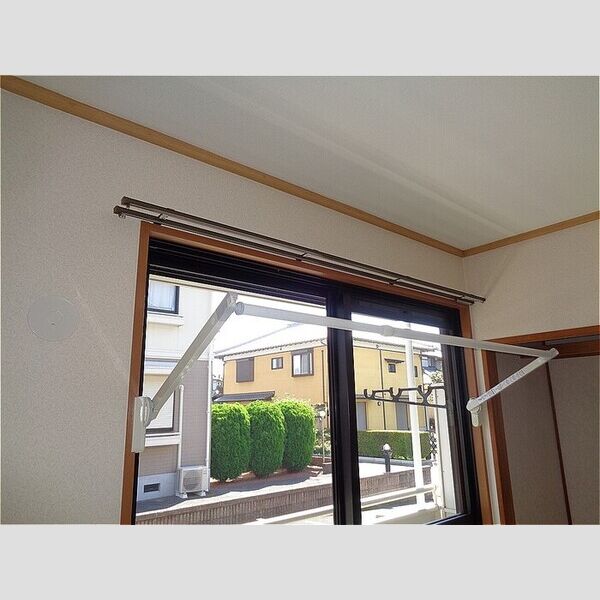 ウェルセッジ請西　Ⅱ102号室 布団も干せる室内物干し