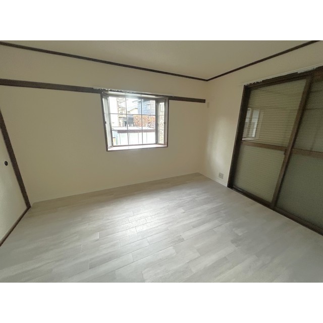 グランデュール瀬戸岡105号室 内観