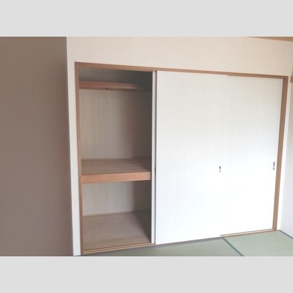 ピュアコート　(3)参番館 和室　押入